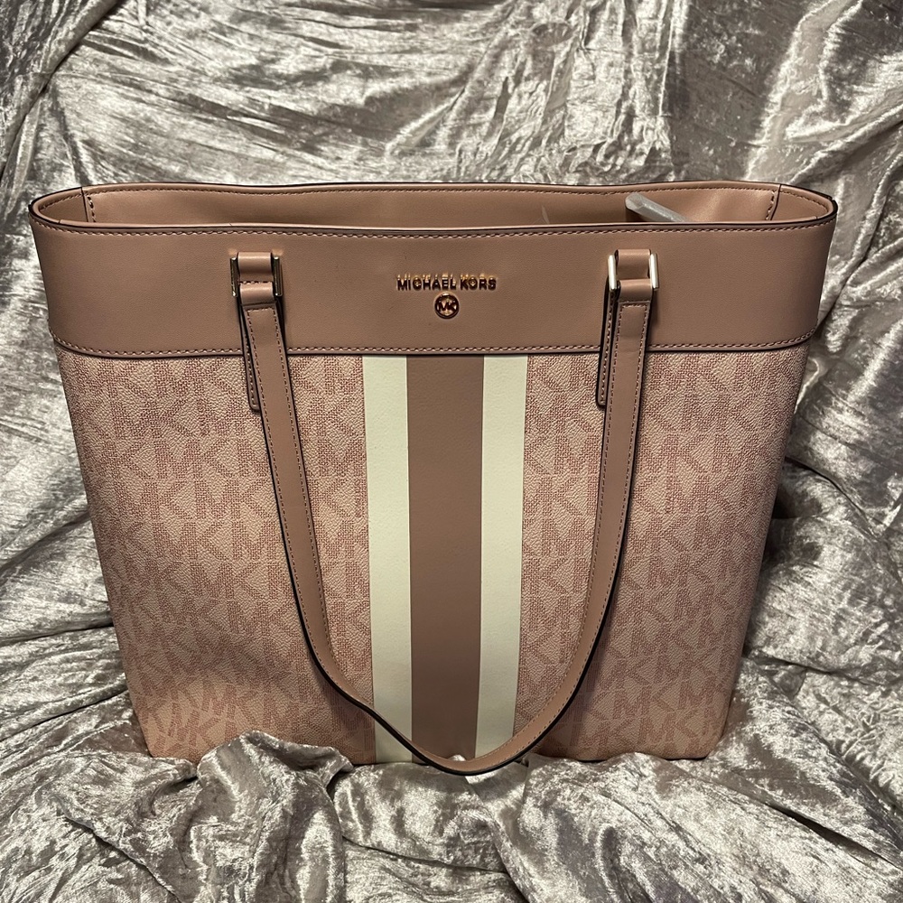 Stunning NWT Michael Kors tote